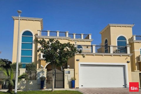 Villa in Dubai 4 bedrooms, 658.1 sq.m. № 41502 - photo 1