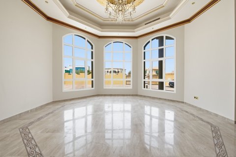 Villa in Al Barsha, Dubai 5 bedrooms, 350 sq.m. № 142177 - photo 4