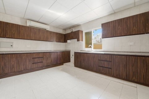 Villa in Al Barsha, Dubai 5 bedrooms, 350 sq.m. № 142177 - photo 17