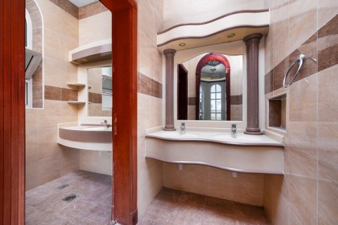 Villa in Al Barsha, Dubai 5 bedrooms, 350 sq.m. № 142177 - photo 7