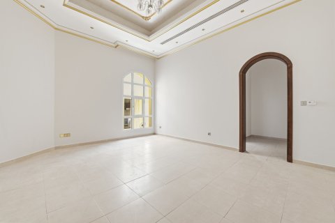 Villa in Al Barsha, Dubai 5 bedrooms, 350 sq.m. № 142177 - photo 11
