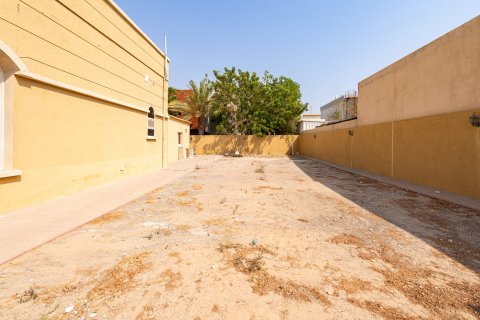 Villa in Al Barsha, Dubai 5 bedrooms, 350 sq.m. № 142177 - photo 19