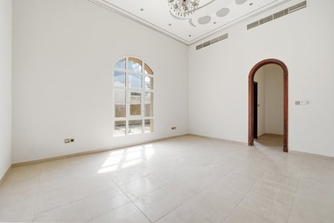 Villa in Al Barsha, Dubai 5 bedrooms, 350 sq.m. № 142177 - photo 14