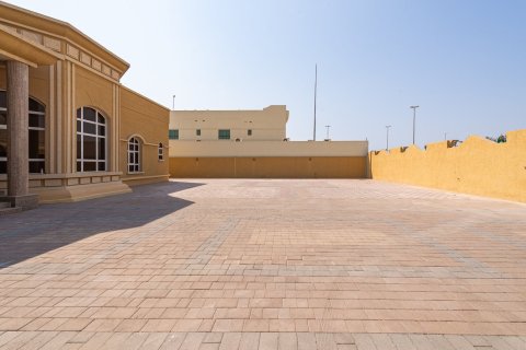 Villa in Al Barsha, Dubai 5 bedrooms, 350 sq.m. № 142177 - photo 23