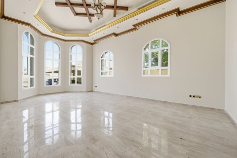 Villa in Al Barsha, Dubai 5 bedrooms, 350 sq.m. № 142177 - photo 3