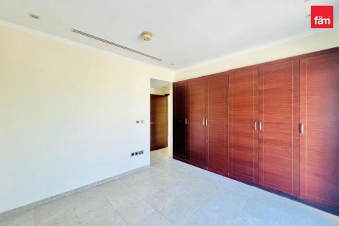 Villa in Dubai 3 bedrooms, 676 sq.m. № 9246 - photo 5