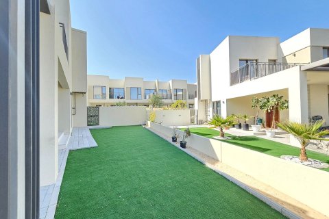 Снять в аренду виллу в Dubai South (Dubai World Central), Дубай: 4 спальни, 297.28960000м², № 93807 - фото 17