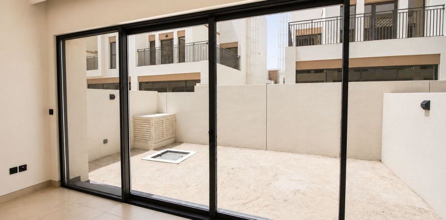 Townhouse in Dubai 5 bedrooms, 184 sq.m. № 110582