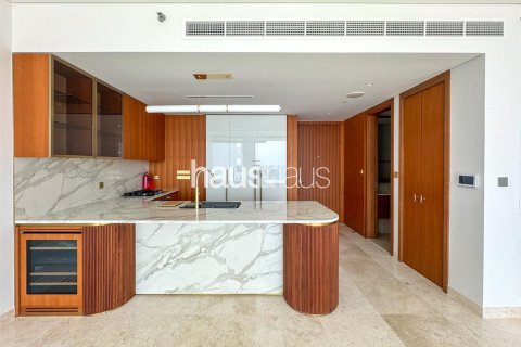 Apartment in Palm Jumeirah, Dubai 2 bedrooms, 126 sq.m. № 45014 - photo 2