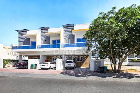 Townhouse in Jumeirah Village Triangle, Dubai 3 bedrooms, 168 sq.m. № 19298 - photo 11