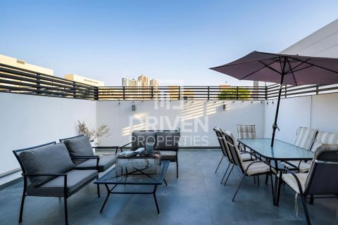 Townhouse in Jumeirah Village Triangle, Dubai 3 bedrooms, 168 sq.m. № 19298 - photo 16