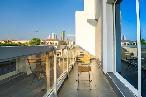 Townhouse in Jumeirah Village Triangle, Dubai 3 bedrooms, 168 sq.m. № 19298 - photo 18