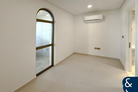 Villa in Jumeirah Golf Estates, Dubai 3 bedrooms, 162 sq.m. № 76535 - photo 17