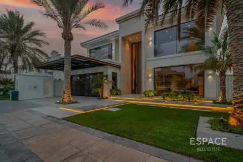 Villa in Palm Jumeirah, Dubai 5 bedrooms, 594 sq.m. № 61931 - photo 2