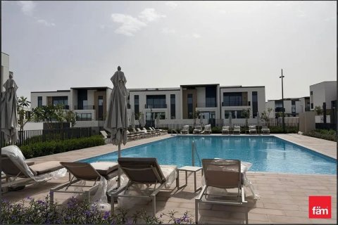 Villa en Dubai, 4 dormitorios, 293.5 m², № 110575 - foto 2
