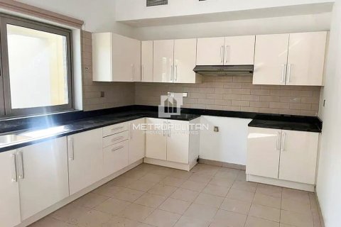 Снять в аренду таунхаус в Meydan, Дубай: 3 спальни, 235м², № 73902 - фото 1