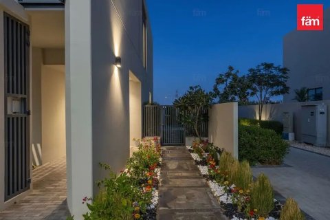 Снять в аренду таунхаус в Дубае: 3 спальни, 252м², № 95615 - фото 4