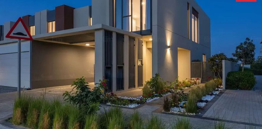 Таунхаус в Дубае, 3 спальни, 252м², № 95615