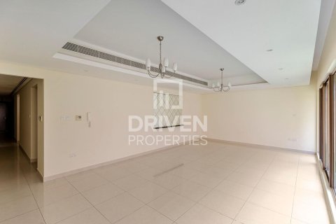 Villa in Meydan, Dubai 4 bedrooms, 290.79 sq.m. № 127049 - photo 4
