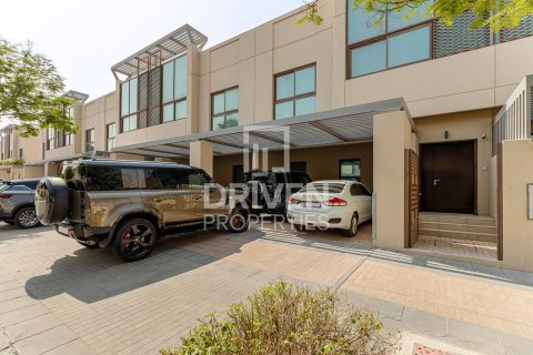 Villa in Meydan, Dubai 4 bedrooms, 290.79 sq.m. № 127049