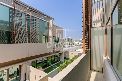 Villa in Meydan, Dubai 4 bedrooms, 290.79 sq.m. № 127049 - photo 2