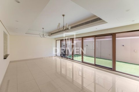 Villa in Meydan, Dubai 4 bedrooms, 290.79 sq.m. № 127049 - photo 3