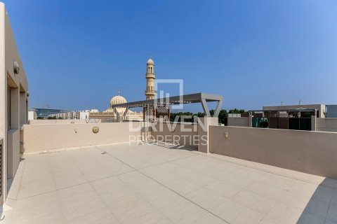 Villa in Meydan, Dubai 4 bedrooms, 290.79 sq.m. № 127049 - photo 22
