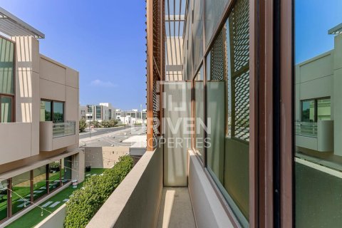 Villa in Meydan, Dubai 4 bedrooms, 290.79 sq.m. № 127049 - photo 24