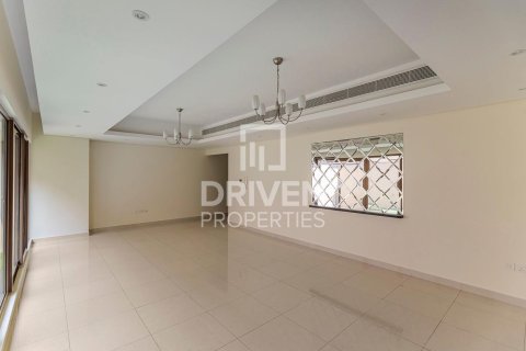 Villa in Meydan, Dubai 4 bedrooms, 290.79 sq.m. № 127049 - photo 5
