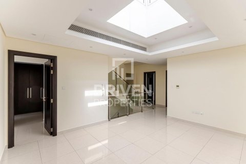 Villa in Meydan, Dubai 4 bedrooms, 290.79 sq.m. № 127049 - photo 8