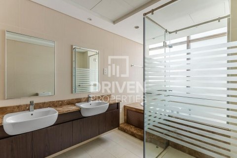 Villa in Meydan, Dubai 4 bedrooms, 290.79 sq.m. № 127049 - photo 19