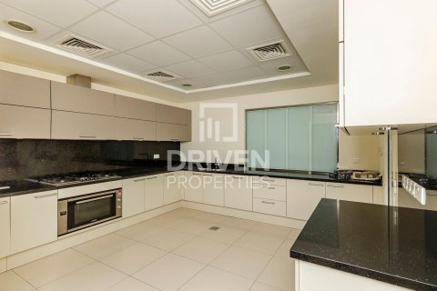 Villa in Meydan, Dubai 4 bedrooms, 290.79 sq.m. № 127049 - photo 18