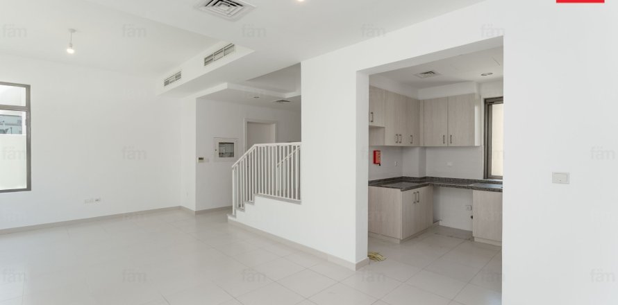 Таунхаус в Риме, Дубай, 3 спальни, 235.4м², № 24678