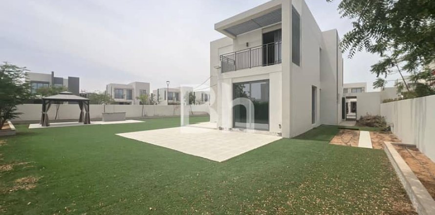Вилла в Dubai South (Dubai World Central), Дубай, 4 спальни, 719м², № 24318