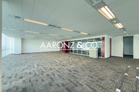 Bureau à Sheikh Zayed Road, Dubai, 353.5 m², № 78452 - photo 1