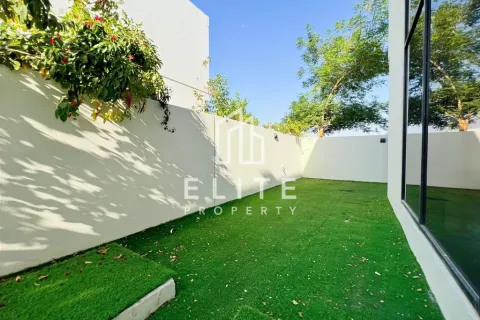 Villa en Dubai, 6 dormitorios, № 69821 - foto 3