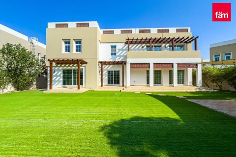 Villa à Dubai, 5 chambres, 726.7 m², № 84707