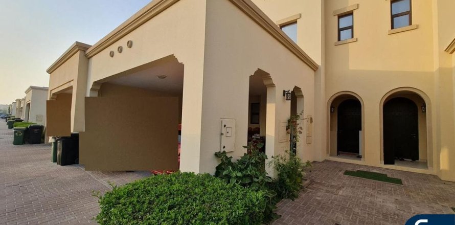 Вилла в Риме, Дубай, 3 спальни, 203м², № 75888