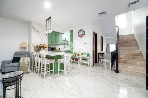 Villa à Jumeirah Village Circle, Dubai, 4 chambres, 325 m², № 21866 - photo 1