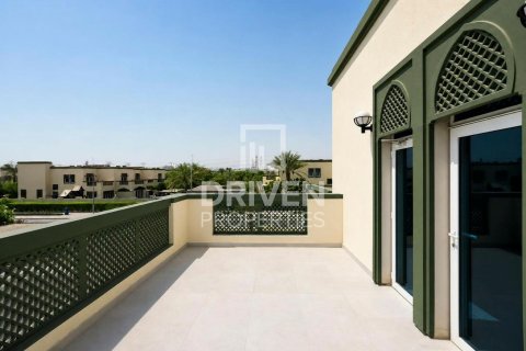 Villa in Jumeirah Park, Dubai 4 bedrooms, 781.59 sq.m. № 143176 - photo 24