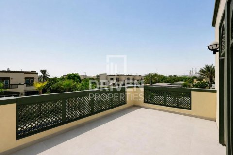 Villa in Jumeirah Park, Dubai 4 bedrooms, 781.59 sq.m. № 143176 - photo 23