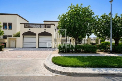Villa in Jumeirah Park, Dubai 4 bedrooms, 781.59 sq.m. № 143176 - photo 30