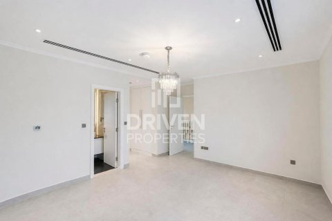Villa in Jumeirah Park, Dubai 4 bedrooms, 781.59 sq.m. № 143176 - photo 9