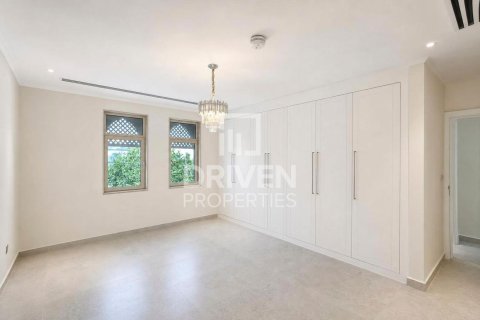 Villa in Jumeirah Park, Dubai 4 bedrooms, 781.59 sq.m. № 143176 - photo 7