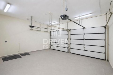 Villa in Jumeirah Park, Dubai 4 bedrooms, 781.59 sq.m. № 143176 - photo 5