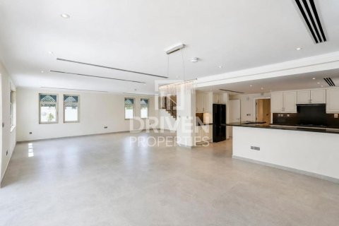 Villa in Jumeirah Park, Dubai 4 bedrooms, 781.59 sq.m. № 143176 - photo 2