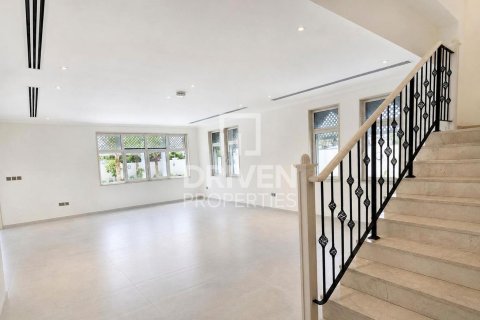 Villa in Jumeirah Park, Dubai 4 bedrooms, 781.59 sq.m. № 143176 - photo 19