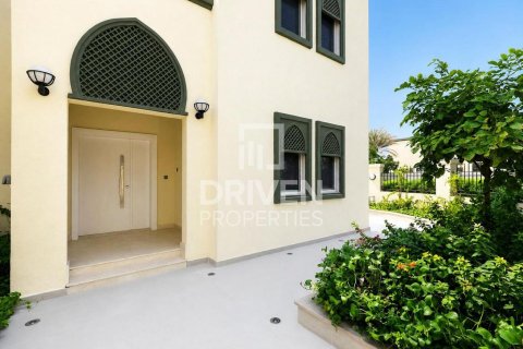Villa in Jumeirah Park, Dubai 4 bedrooms, 781.59 sq.m. № 143176 - photo 26