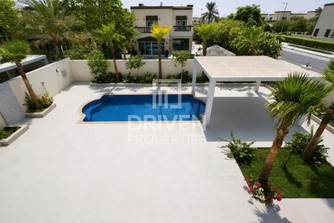 Villa in Jumeirah Park, Dubai 4 bedrooms, 781.59 sq.m. № 143176 - photo 25