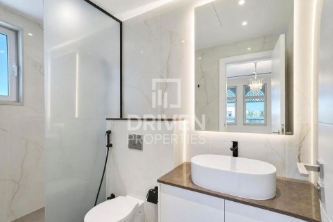Villa in Jumeirah Park, Dubai 4 bedrooms, 781.59 sq.m. № 143176 - photo 20